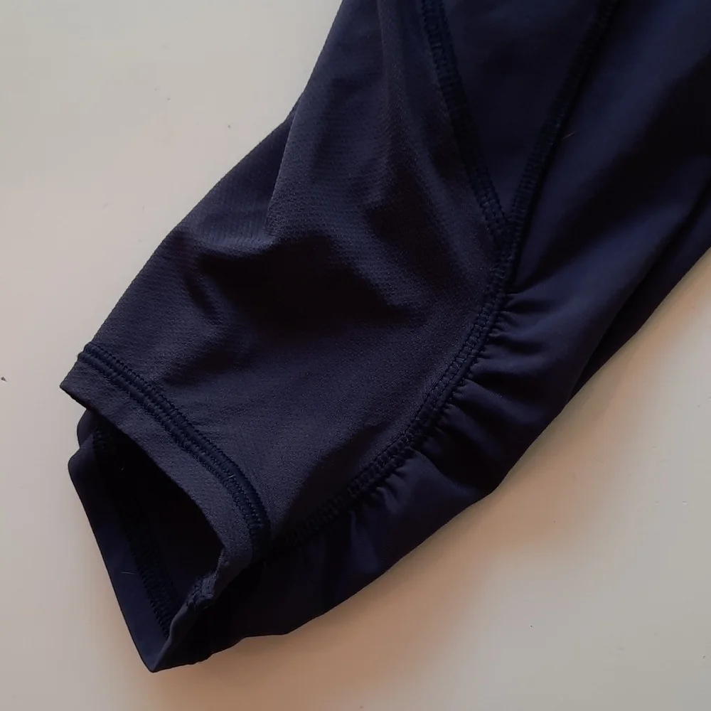 Lululemon navy blue capri leggings size 4
